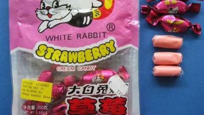 Bonbony s melaminem: White Rabbit, balení 227 g, datum minimální trvanlivosti 20.11.2009.