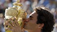 ČERVENEC - Čerstvou ránu z Rolland Garros rychle zahojil také Roger Federer. Ten&nbsp;dokázal&nbsp;Wimbledon vyhrát už popáté za sebou.&nbsp;