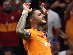 Mauro Icardi slaví gól vstřelený v zápase Evropské ligy Galatasaray - PAOK