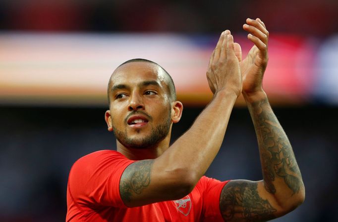 Theo Walcott slaví postup Arsenalu v poháru