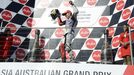 Jorge Lorenzo oslavil na okruhu Phillip Island svůj druhý titul mistra světa MotoGP. Vyhrál v předposledním klání sezony, když jeho největší rival, Dani Pedrosa, spadl.