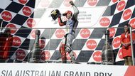 Jorge Lorenzo oslavil na okruhu Phillip Island svůj druhý titul mistra světa MotoGP. Vyhrál v předposledním klání sezony, když jeho největší rival, Dani Pedrosa, spadl.