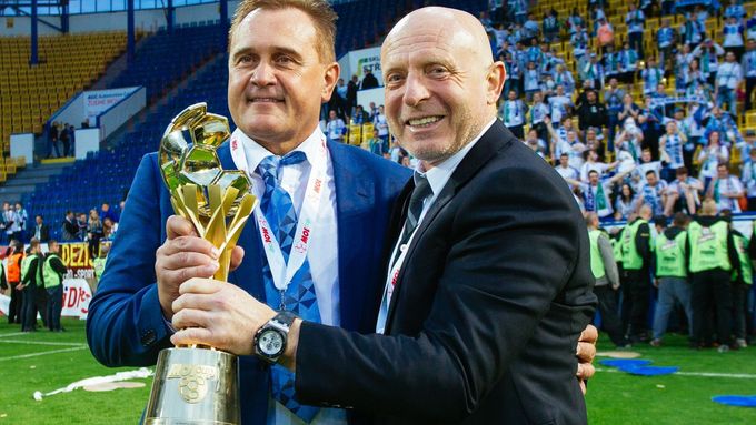 Uvolní nakonec Josef Dufek (vlevo), boss Mladé Boleslavi, trenéra Karla Jarolíma k české reprezentaci?