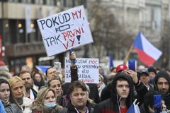 Lidé v centru Prahy protestovali proti vládním opatřením a vakcinaci