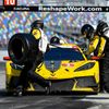Mechanici v boxech závodu 24h Daytona