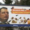 Antiparoubkovský billboard: Paroubek bojuje proti plžům