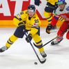 Rasmus Dahlin a David Pastrňák v semifinále MS 2024 Česko - Švédsko