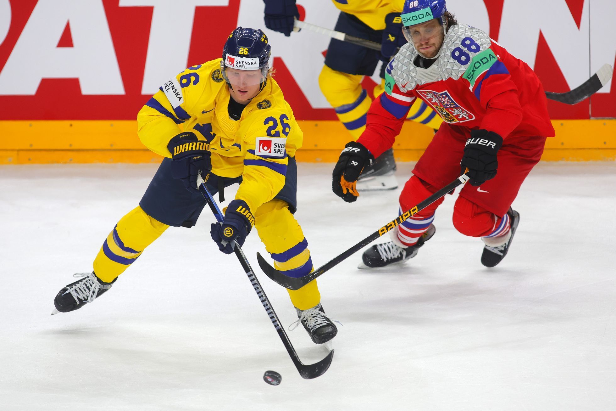 Rasmus Dahlin a David Pastrňák v semifinále MS 2024 Česko - Švédsko