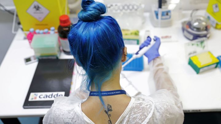 Vyvíjet vakcínu proti koronaviru v Česku? Naivní. Máme řadu pochybností, píší vědci