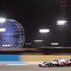 Kimi Räikkönen v Alfě Romeo ve Velké ceně Bahrajnu 2021