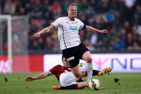 Limberského skok i plačící Petržela. 10 příběhů z duelů Plzně a Sparty