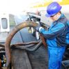 Zavážení paliva k čerpací stanici Shell