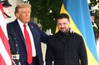 "Sejdu se se Zelenským," potvrdil Trump. Hovor se má týkat i střel Tomahawk