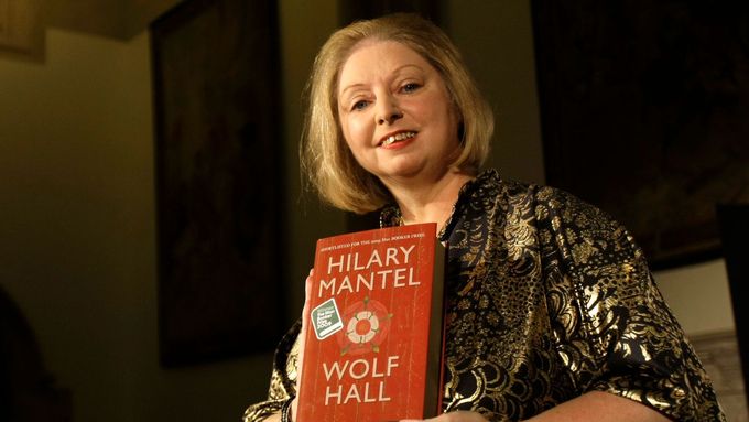 Hilary Mantelová první Bookerovu cenu dostala za román Wolf Hall z roku 2009.