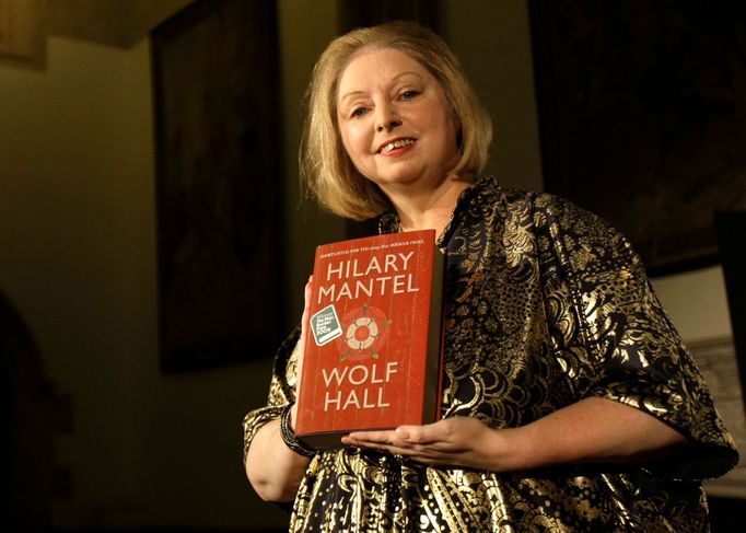 Hilary Mantelová první Bookerovu cenu dostala za román Wolf Hall z roku 2009.