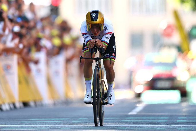 Remco Evenepoel v časovce v 5. etapě Tour de France 2025