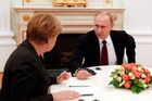 Putin pozval do Moskvy Merkelovou i prezidenta Steinmeiera. Chce normalizovat vzájemné vztahy