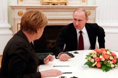 Putin pozval do Moskvy Merkelovou i prezidenta Steinmeiera. Chce normalizovat vzájemné vztahy