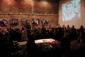 Foto: Moskva pohřbívá Němcova, loučí se s ním tisíce lidí
