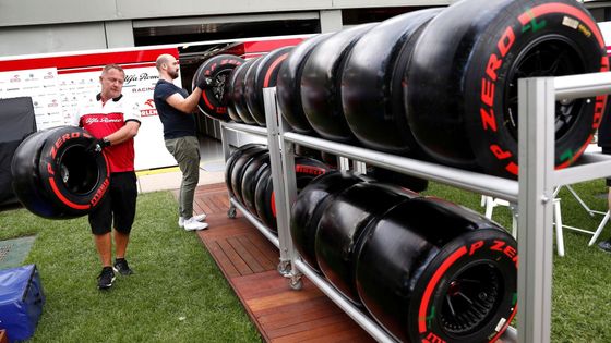 Vraťte gumy, schovejte trofej. V Austrálii se horečně balila F1, fanoušci piknikovali