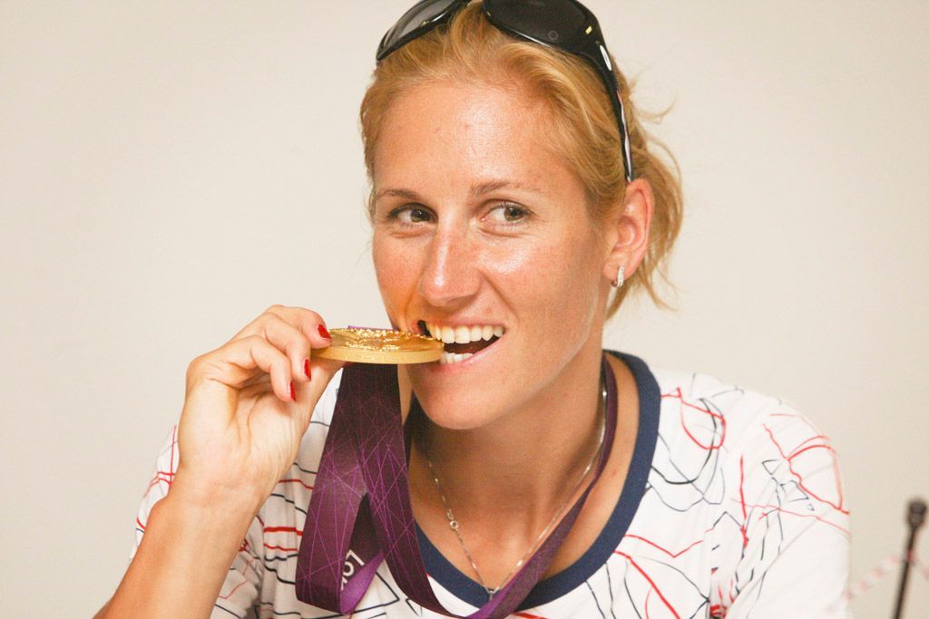Češtá medailistka Miroslava Knapková po příletu do Prahy z OH 2012 v Londýně.