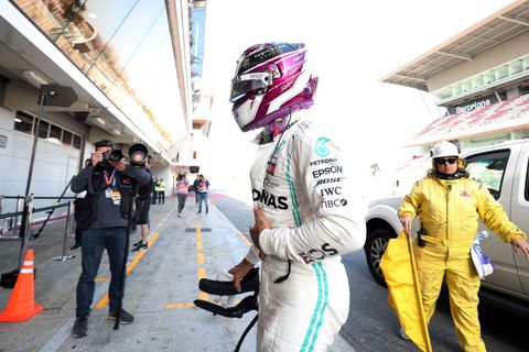 Pilot Mercedes Lewis Hamilton při druhých testech F1 v Barceloně 2020