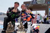 První měsíc patří tradičně dobrodružství zvaném Rallye Dakar. Cyril Despres (vpravo) ovládl kategorii motocyklů, zatímco Stéphane Peterhansel zvítězil mezi řidiči aut. Pro něj to byl celkově už 11. triumf (6x na dvou a 5x na čtyřech kolech).