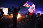 "Zastavíme to rabování." Trump posílá do bouřícího Los Angeles Národní gardu