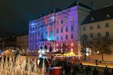 Moderní podobu vánočních trhů si návštěvníci mohou užít ve vídeňské Muzejní čtvrti. Její součástí je i působivý videomapping (projekce obrazu na fasády okolních budov).