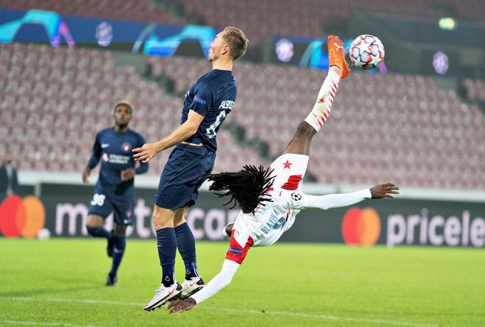 Joel Andersson a Peter Olayinka v odvetě 4. předkola LM Midtjylland - Slavia Praha