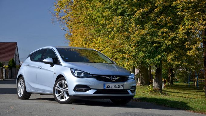 Dobře utajený facelift. Výhradně tříválcový Opel Astra hledá cestu zpět na vrchol