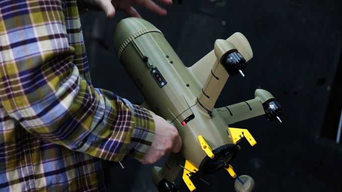 Na záběrech společnosti Wild Hornets je vidět, jaké rychlosti dron Sting dokáže dosáhnout