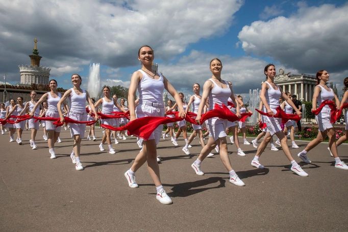 Slavnostní průvod v Moskvě věnovaný sovětské sportovní přehlídce z roku 1939, 14. června 2024