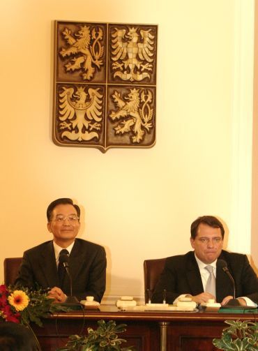 Premiéři na tiskové konferenci