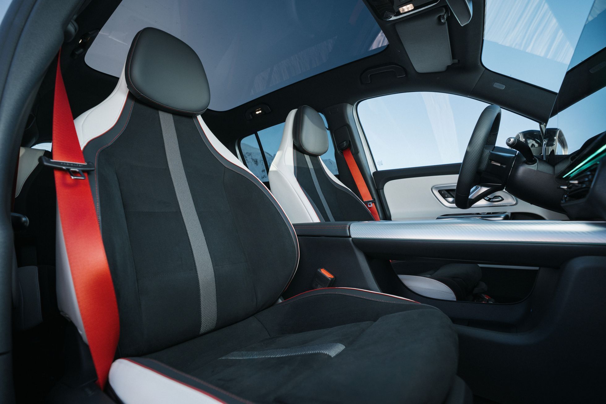 Mercedes-Benz GLB 2025