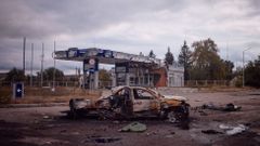 Zničená benzínová čerpací stanice v ukrajinském městě Balaklija.