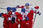 Čeští hokejisté porazili na mistrovství světa v Rize Dánsko 2:1 po samostatných nájezdech. Díky večerní prohře týmu Švédska s Rusy také na nájezdy tento výsledek pečetil postup české representace do čtvrtfinále.