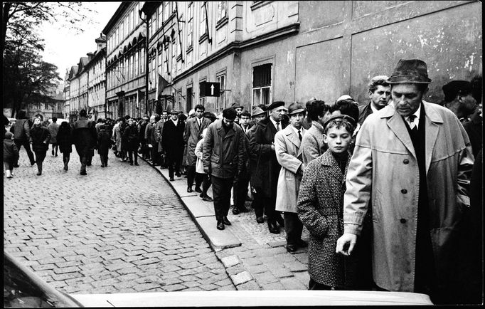 Při příležitosti padesátého výročí „pražského jara“ je veřejnosti otevřena výstava, která představuje události onoho roku na více než 100 dobových snímcích.