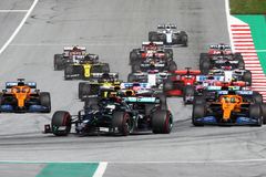 Velkou cenu Rakouska vyhrál Bottas. Hamilton přišel o druhé místo kvůli trestu