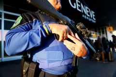 Policisté zadrželi na letišti v Curychu zloděje z Česka. Kradl po celém městě zboží za tisíce
