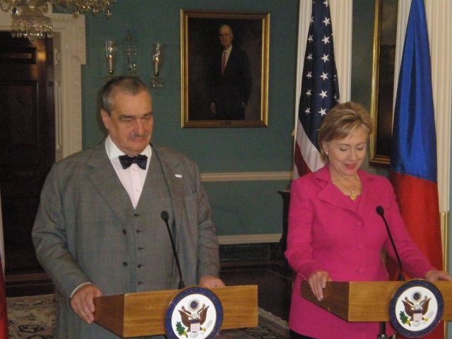 Karel Schwarzenberg na tiskové konferenci s Hillary Clintonovou