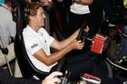 Trofeje už nebudou stát na zemi, slibuje šampion Vettel