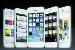 iPhone posílal skryté SMS, Vodafone vrátí peníze