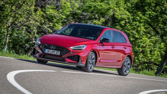 Hyundai i30 se dere mezi tři nejprodávanější auta letošního roku.