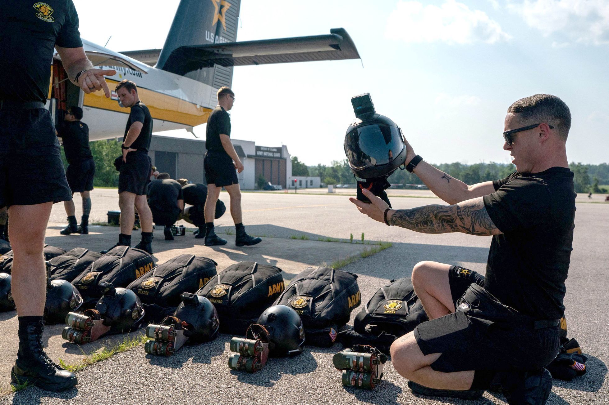 Golden Knights, USA, parašustisté, US armáda, akrobatická skupina