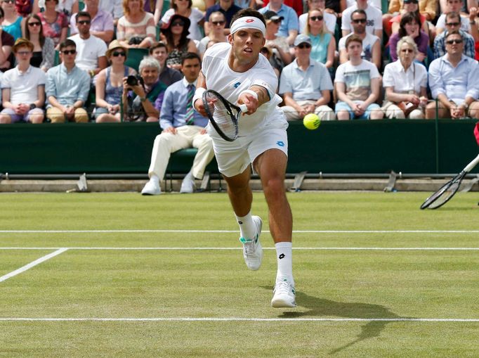 Jiří Veselý na Wimbledonu při zápase s Monfilsem