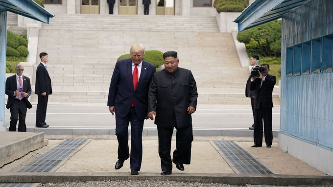 Setkání Donalda Trumpa a Kim Čong-una.
