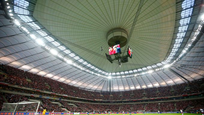 FOTO Poláci zatáhli střechu a hráli konečně fotbal