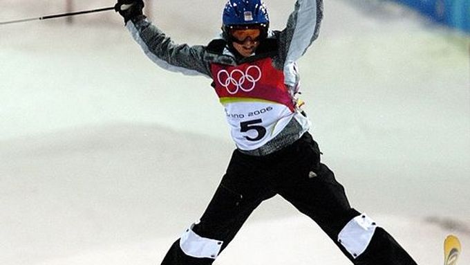 Česká akrobatická lyžařka Nikola Sudová v olympijském finále jízdy v boulích.