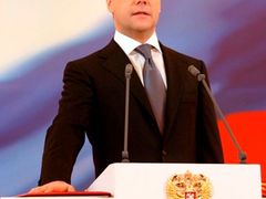 Dmitrij Medveděv přísahá na věrnost ruské ústavě